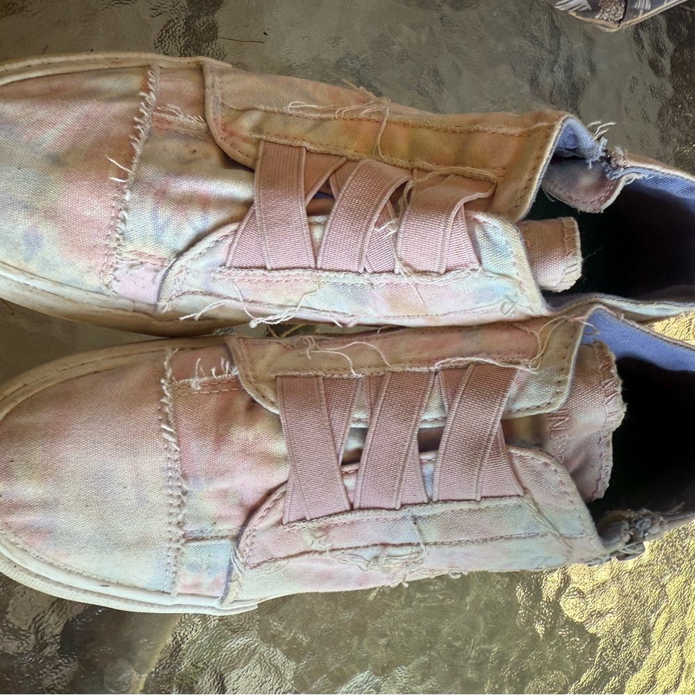 Ladies Tie-Dye Sneakers 9.5 👜👠